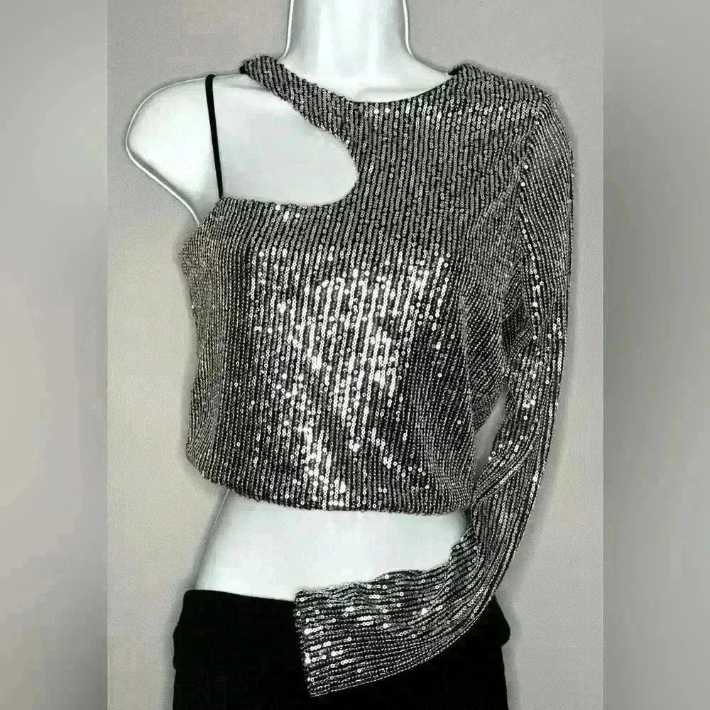 Jaidi Sequins Asymmetrical Top In Silver 494